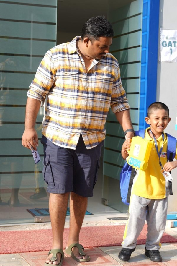 Dad-With-Kid Modern-parent-active
